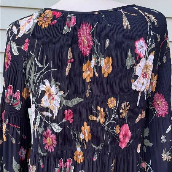Like new Charlie Black Floral Long Sleeve blouse - Picture 10 of 15